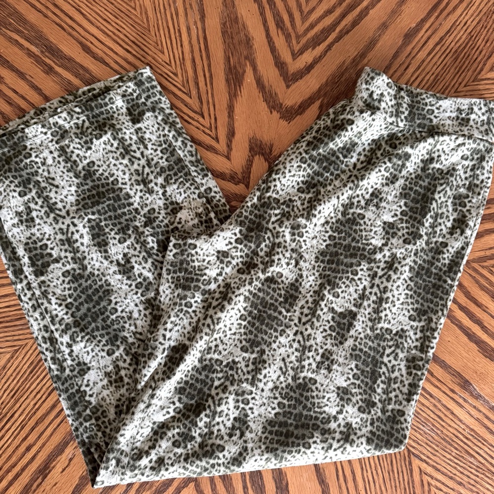 HUE Leopard Print Pants - Green and White lounge pants pull on wide leg - Picture 1 of 3
